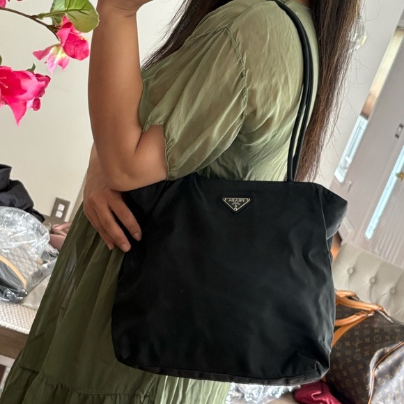 Prada Black Nylon Tote Bag Sleek Minimalist Design - Picture 12 of 12